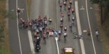 Tour Femmes 2025: Grote crash voordat openingsrit überhaupt begonnen is