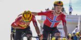 Tour 2025: Tobias Halland Johannessen stort in elkaar na finish, afgevoerd naar ziekenhuis