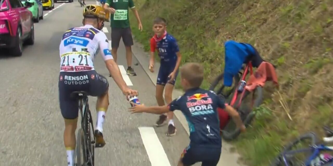 Tour 2025: Remco Evenepoel zorgt net voor opgave nog voor grote glimlach bij jonge fan