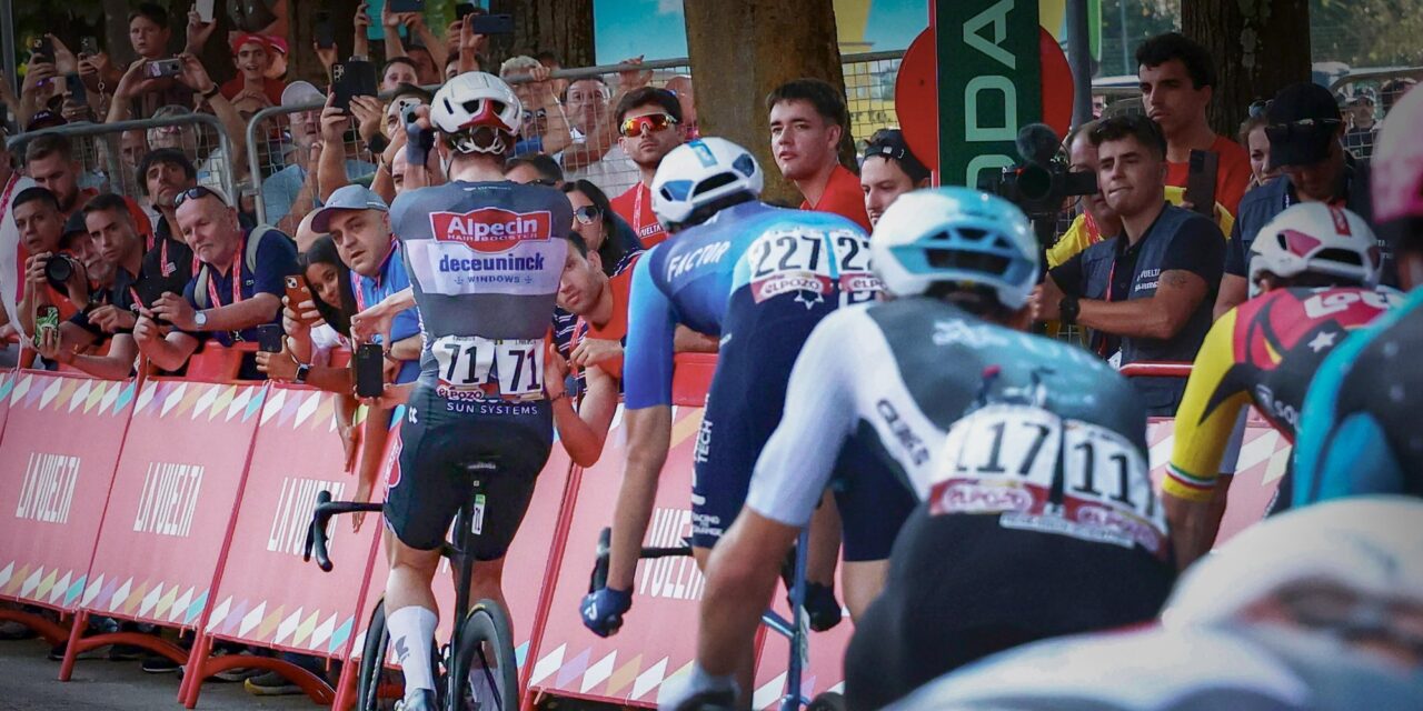 Vuelta 2025: Jasper Philipsen sprint in Novara naar zeldzame dubbelslag