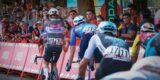 Vuelta 2025: Jasper Philipsen sprint in Novara naar zeldzame dubbelslag
