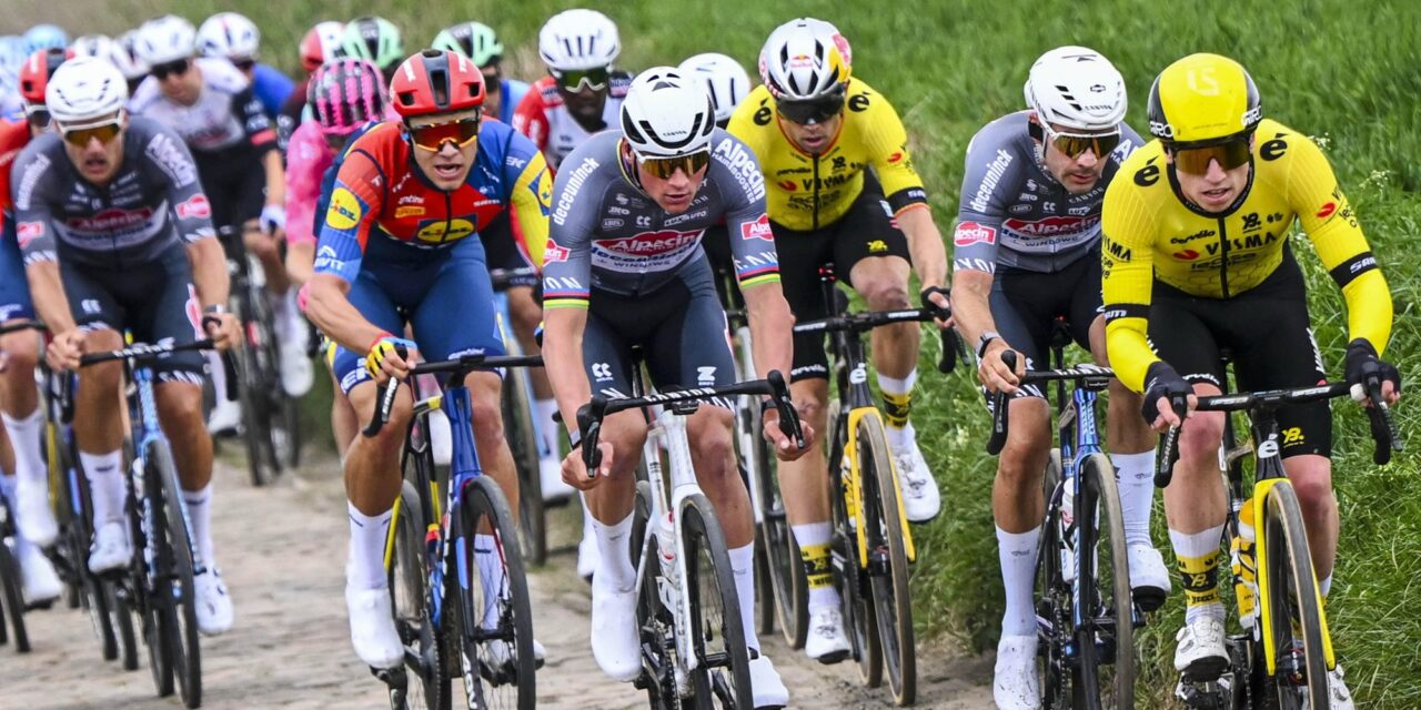 Wout van Aert schikt zich tijdelijk in helpersrol voor Matthew Brennan