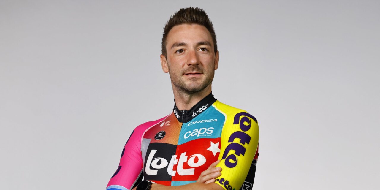 Vuelta 2025: Elia Viviani gedeclasseerd na sprintduel met Jasper Philipsen