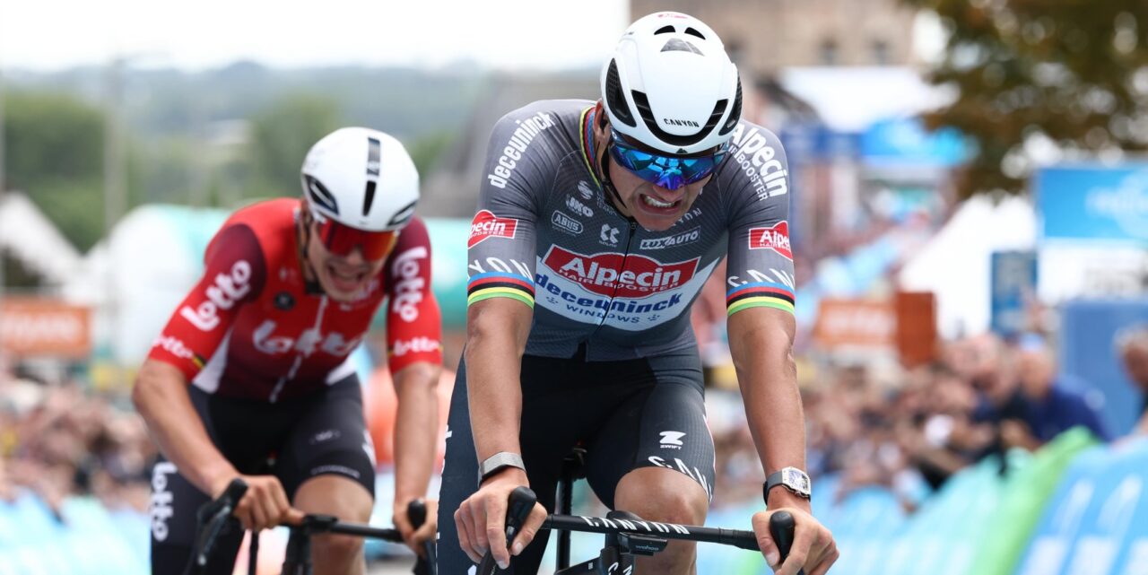 Mathieu van der Poel klopt Arnaud De Lie en Tim Wellens in de Renewi Tour na lange sprint