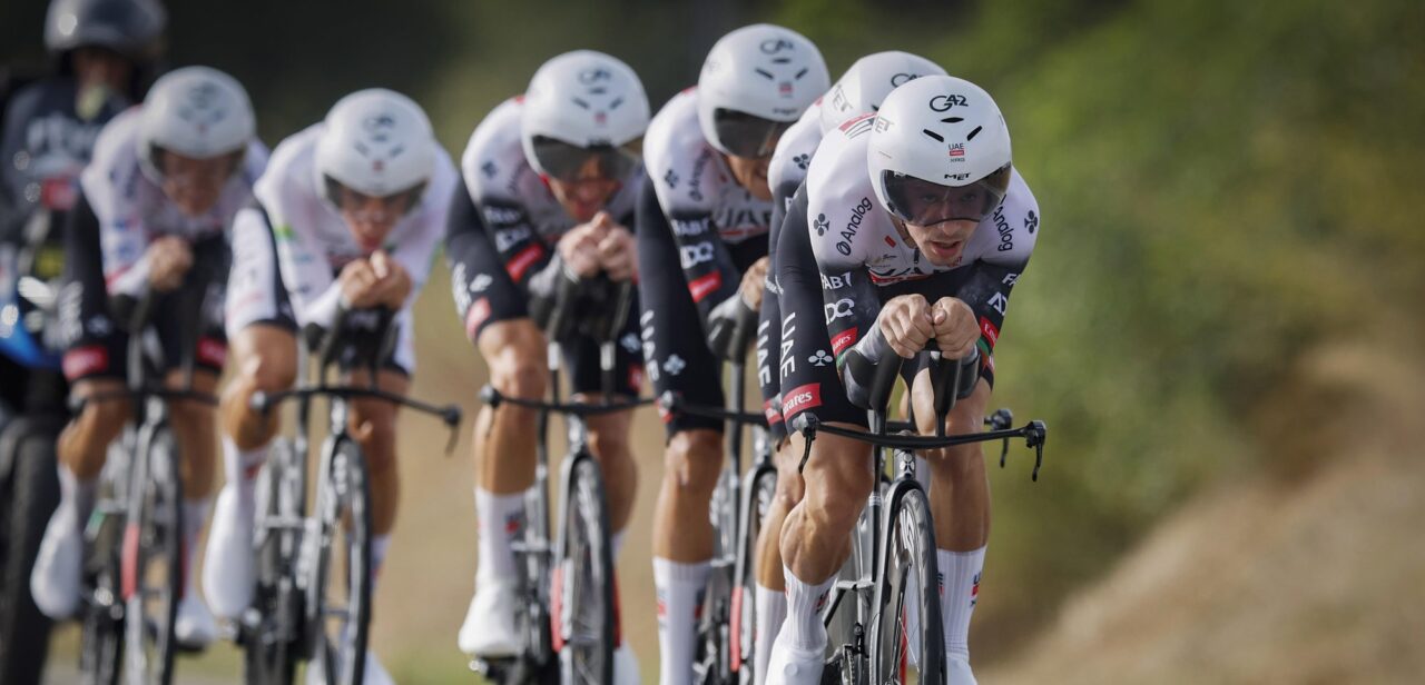 Vuelta 2025: Liveblog etappe 5 – UAE Emirates XRG klopt rivaal Visma | Lease a Bike, Vingegaard terug in het rood