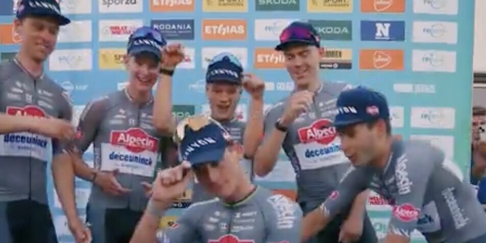 Video van ploegenvoorstelling Renewi Tour gaat viraal: Leukste ploegenpresentatie ooit!