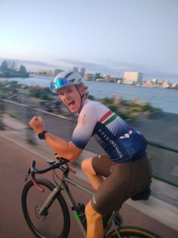 Gek of geniaal? Amsterdammer maakt ultrarit van 750 kilometer binnen gemeentegrenzen