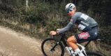 Gevatte Mathieu van der Poel heeft graveltip voor vallende Jasper Philipsen