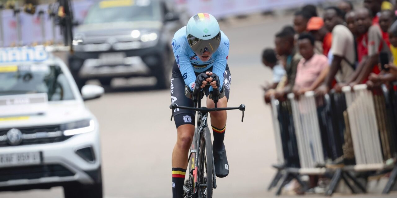 Een mooi gebaar: Remco Evenepoel leent tijdritschoenen uit aan Belgische junior