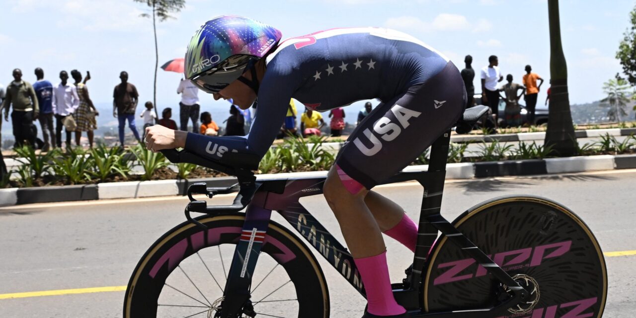 Chloé Dygert negeert UCI-regels met politieke boodschap: Ik sta achter Charlie Kirk