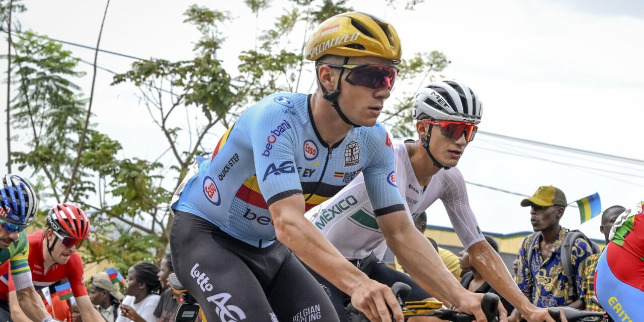WK 2025: Zadelprobleem noopt Remco Evenepoel tot fietswissel