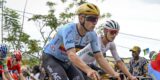 WK 2025: Zadelprobleem noopt Remco Evenepoel tot fietswissel