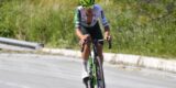 Vuelta 2025: Eenzame koploper krijgt tijdens koers gele kaart voor verboden houding