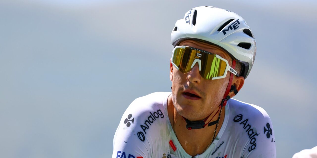 Vuelta 2025: Marc Soler soleert op zware slotklim naar zevende ritzege UAE Emirates XRG