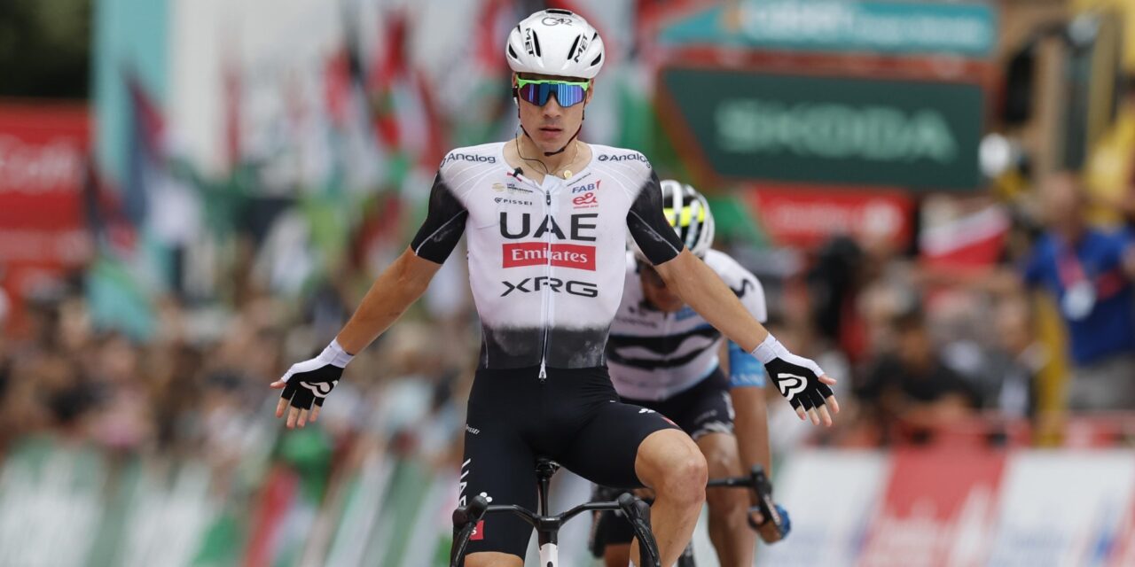 Vuelta 2025: Juan Ayuso boekt tweede dagzege na Spaans onderonsje in overgangsrit