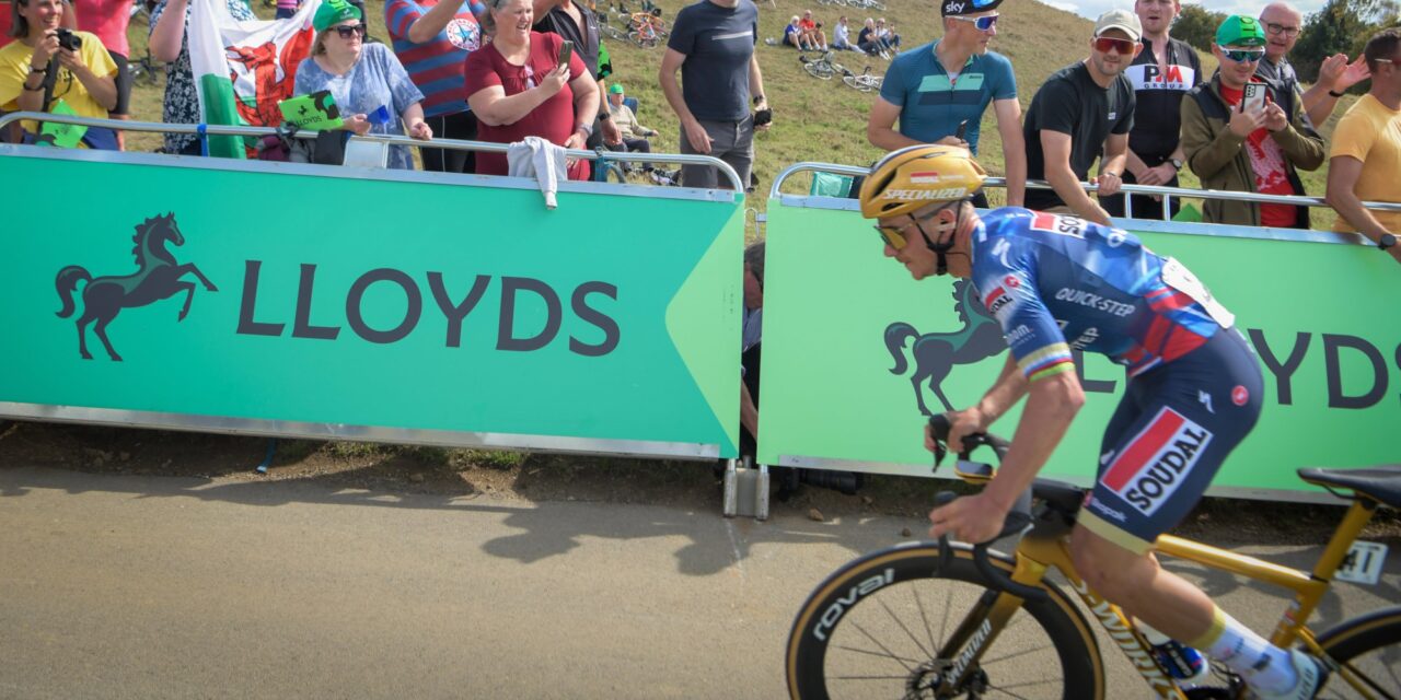 Remco Evenepoel plaatst vraagtekens bij tactiek UAE Emirates XRG en legt uit waarom hij niet sprintte