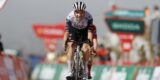 Vuelta 2025: Joao Almeida krijgt Jonas Vingegaard niet los op Angliru, maar wint wel etappe