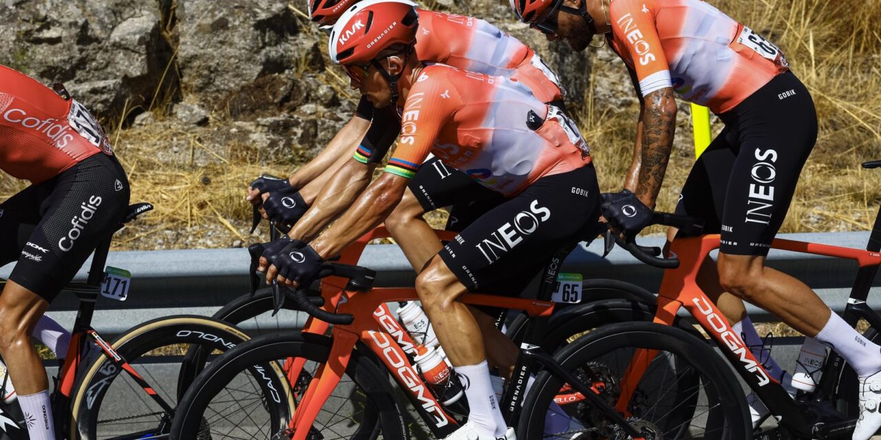 Michal Kwiatkowski kritisch voor UCI en Vuelta-organisatie: “Iemand keek de andere kant op”