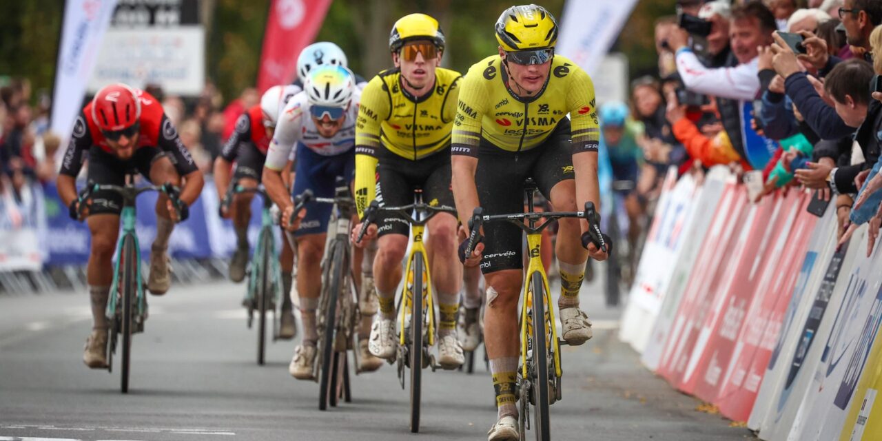 Eén-tweetje Visma | Lease a Bike in GP d’Isbergues: Olav Kooij wint voor lead-out Brennan