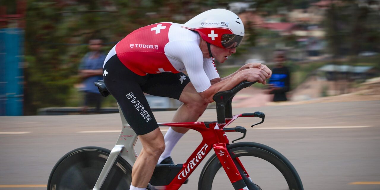 Opvallend knutselwerk: Stefan Küng maakt eigen veterschoenen voor aerodynamische winst