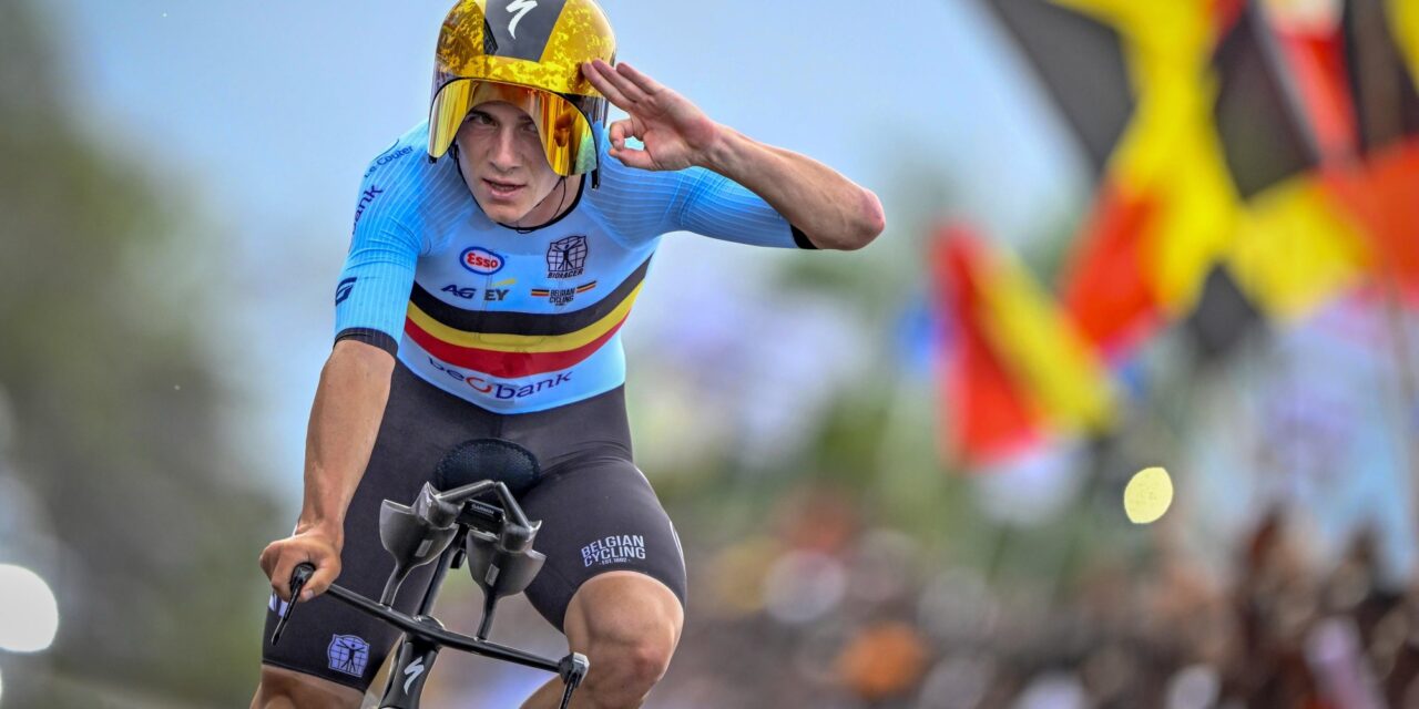 Remco Evenepoel reageert na nieuwe wereldtitel op inhalen Pogacar: Maakt me niet uit wie het is