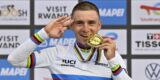Remco Evenepoel reageert na nieuwe wereldtitel op inhalen Pogacar: Maakt me niet uit wie het is