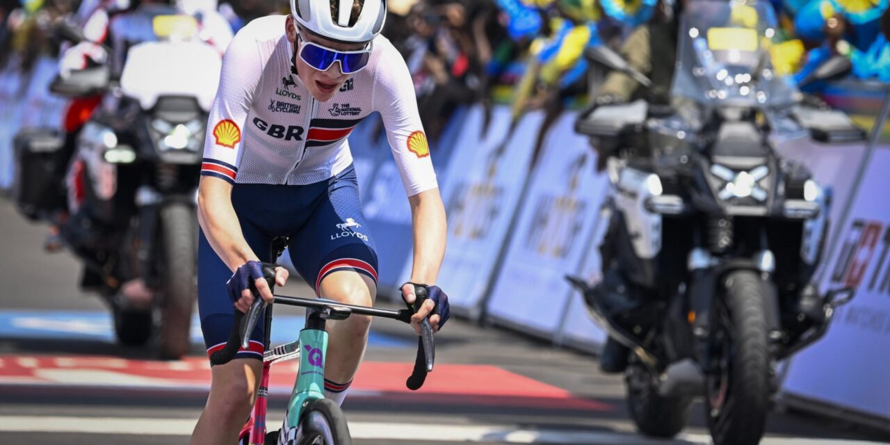 WK 2025: Harry Hudson kroont zich na indrukwekkende solo tot wereldkampioen bij junioren mannen