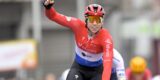 Lorena Wiebes sprint in Binche-Chimay-Binche naar seizoenszege nummer 25