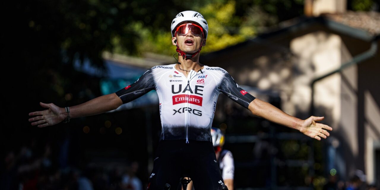 Isaac Del Toro triomfeert in Giro dellEmilia na sprint-à-deux met Tom Pidcock