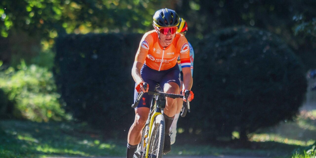 Marianne Vos moet regenboogtrui afstaan aan Lorena Wiebes: Moeilijk om haar eraf te rijden