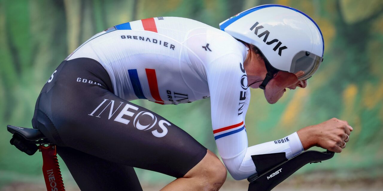 Joshua Tarling troeft Jay Vine en Stefan Küng af in Chrono des Nations