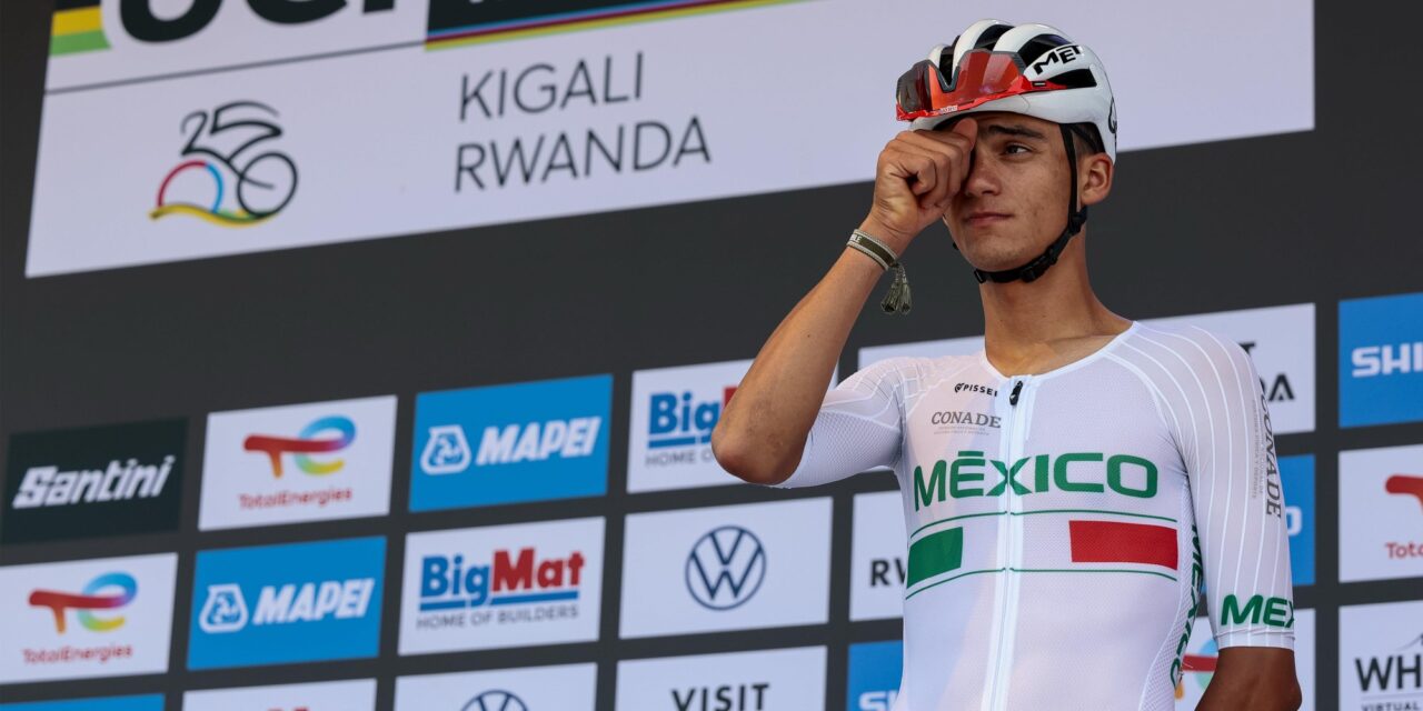 Isaac Del Toro viert Mexicaanse titel met fans: “Hoop dat het wielrennen hier blijft groeien”