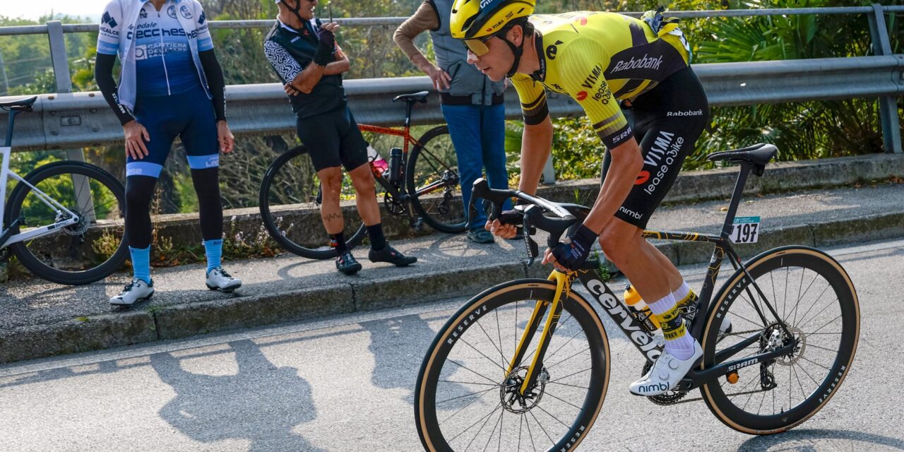 Cian Uijtdebroeks rijdt top-10 in eerste monument: Iets dat me niet ligt, maar misschien komt dat in toekomst