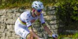 Tadej Pogacar sluit superseizoen in stijl af met simpele solozege in Ronde van Lombardije