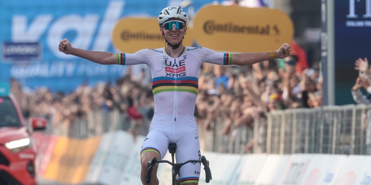 Tadej Pogacar sluit superseizoen in stijl af met simpele solozege in Ronde van Lombardije