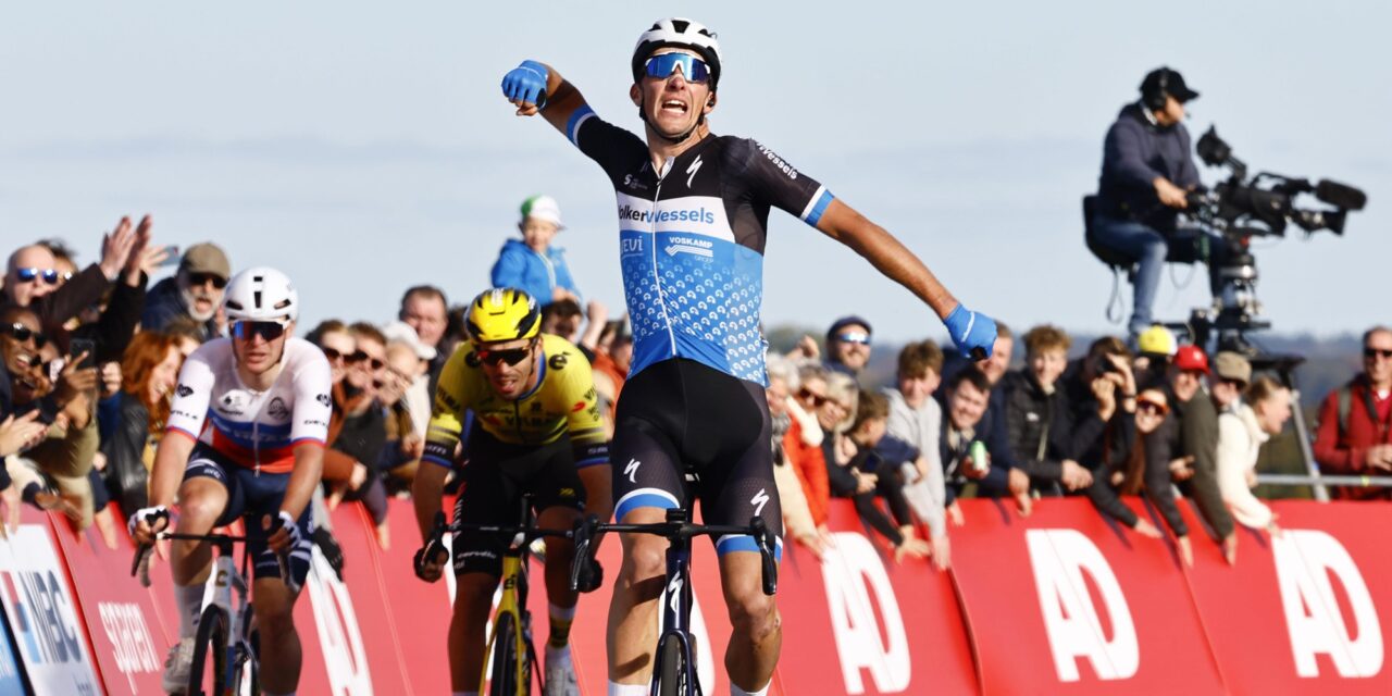 Timo de Jong troeft topfavorieten af op VAM-berg, Christophe Laporte nieuwe leider Tour of Holland