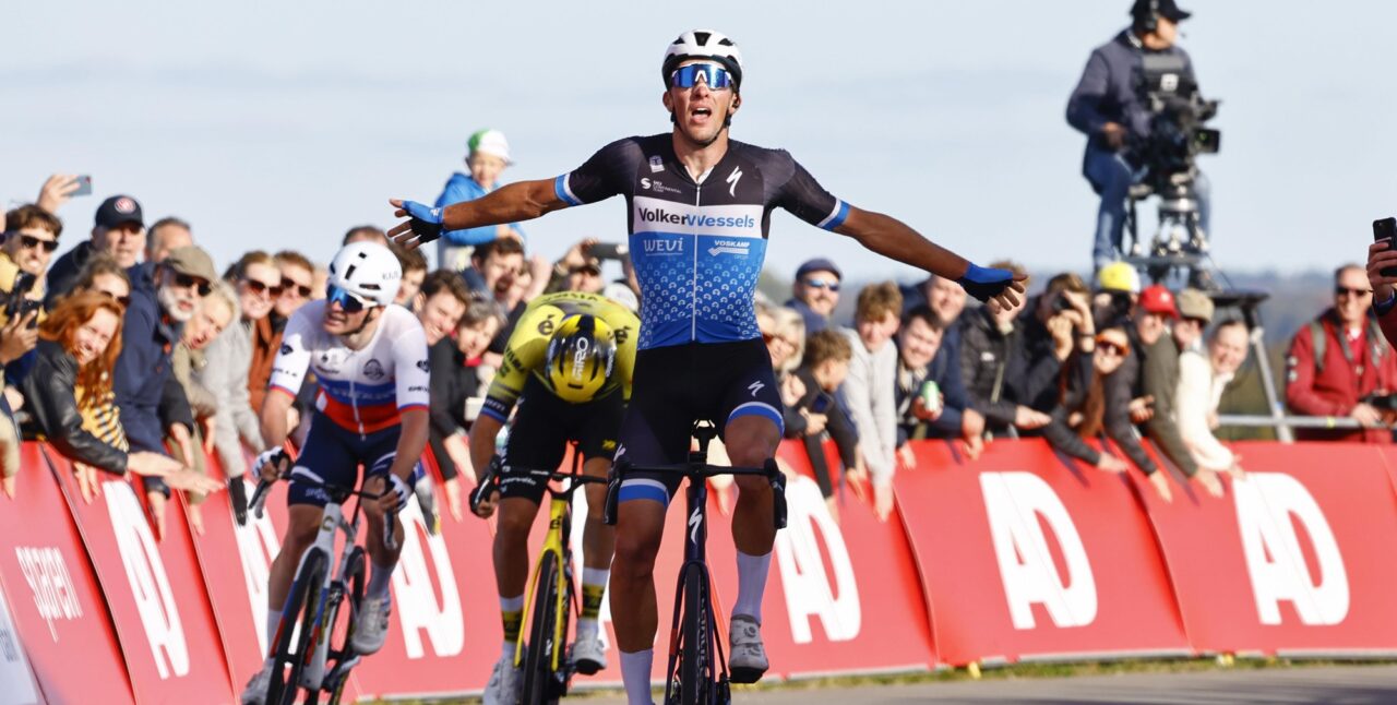 Timo de Jong hoopt op stap omhoog na sensationele zege op VAM-berg