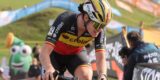 Marion Norbert Riberolle bedankt Christoph Roodhooft na mijlpaal in Superprestige Ruddervoorde