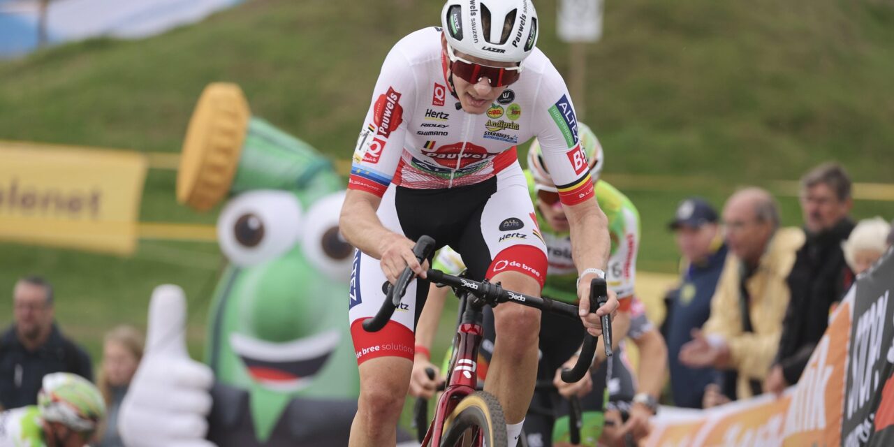 Vanthourenhout vloert Nieuwenhuis na zinderend slot in Superprestige Ruddervoorde