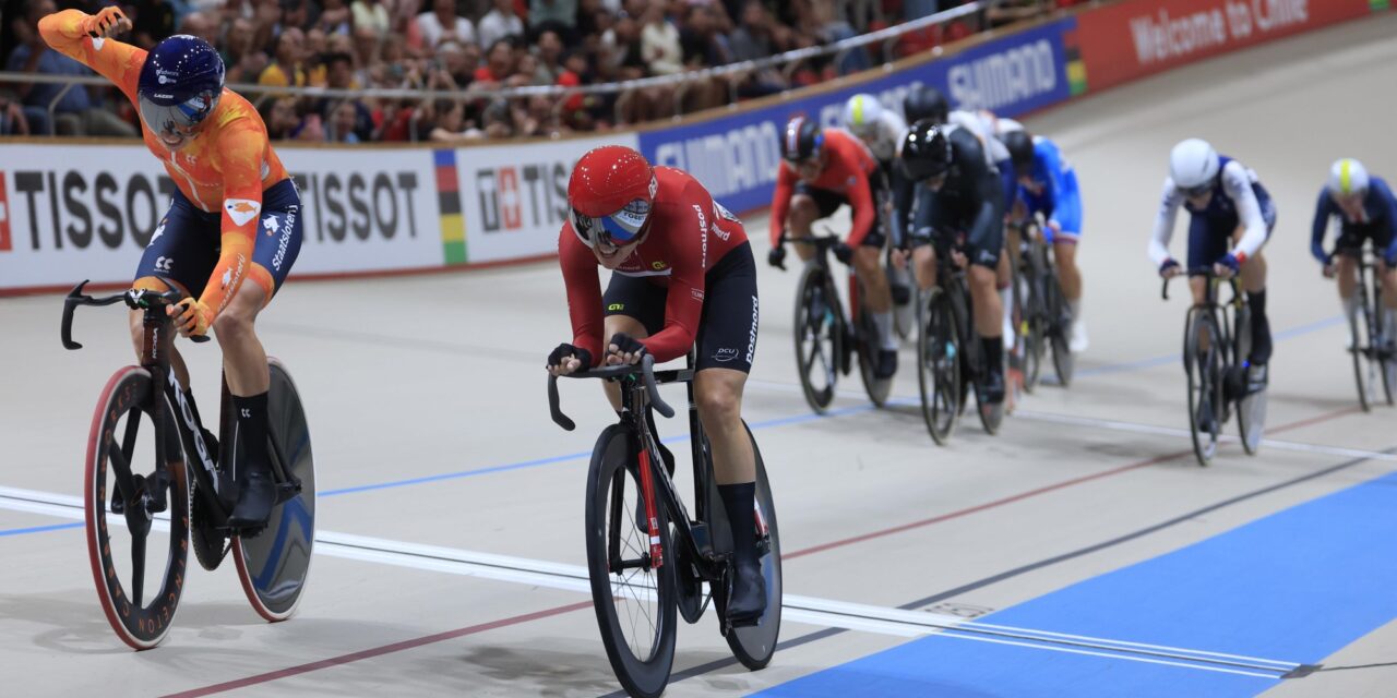 Lorena Wiebes prolongeert wereldtitel op de scratch na zinderende finale