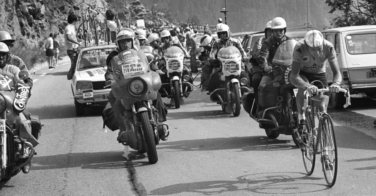 Twee keer finishen op Alpe dHuez: de Tour de France deed het als eens eerder