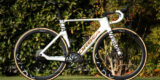 Orbea eert afscheidnemende Elia Viviani met speciale fiets