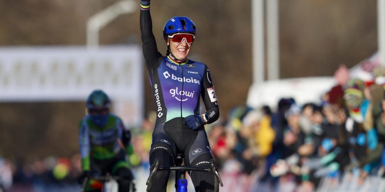 Het komt uit haar tenen, maar Lucinda Brand slaat ook toe in spannende Wereldbeker Tábor