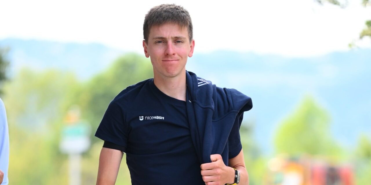 Tadej Pogacar zet vraagtekens bij advies vroegere coach: “Ik ben een gewone jongen”