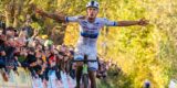 Een perfect debuut: Thibau Nys domineert meteen de Koppenbergcross