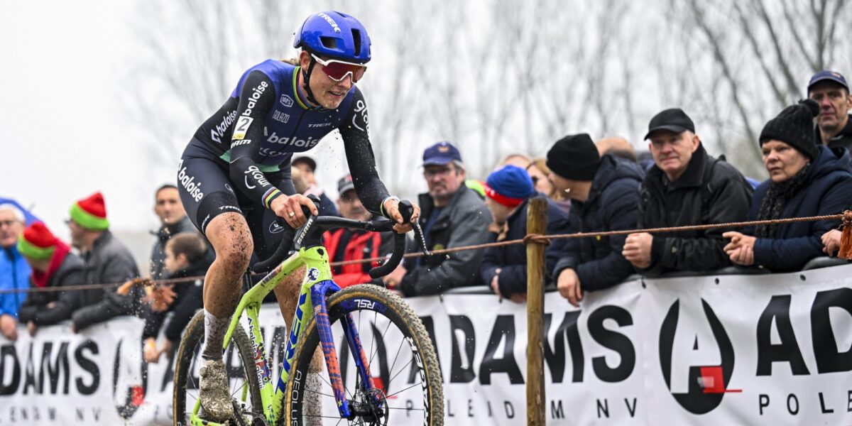 Lucinda Brand plukt hoofdprijs in Aardbeiencross Merksplas, spanning stijgt in Superprestige