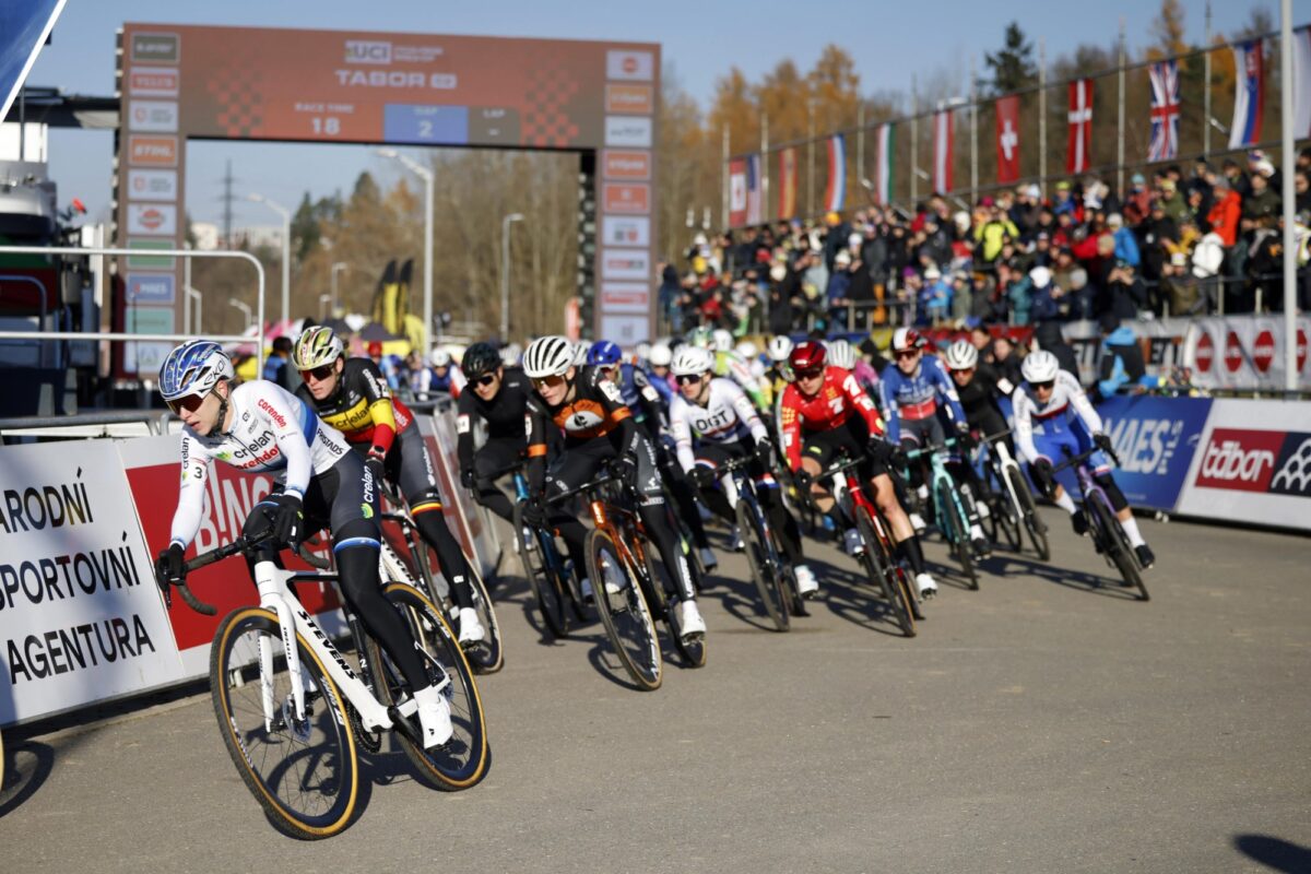 Belgische kijkers opgelet: Wereldbeker veldrijden Tábor live te zien bij NOS op NPO1