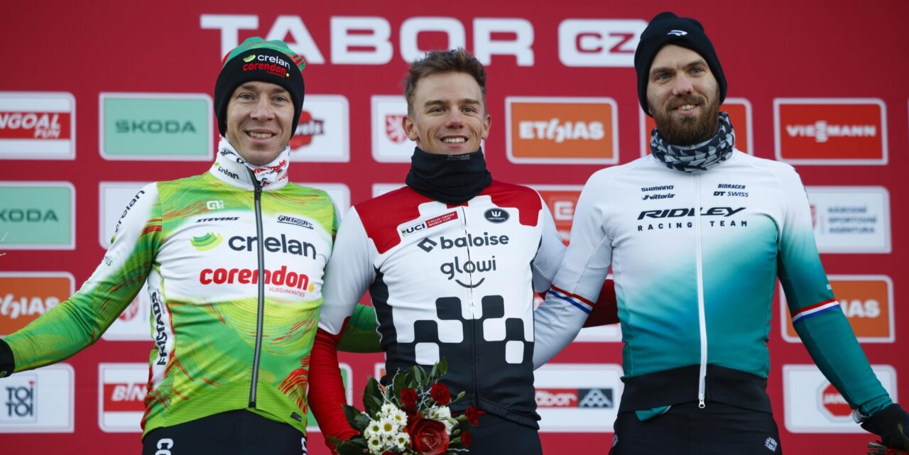 De kop is eraf: Lucinda Brand en Thibau Nys slaan slag in stand Wereldbeker veldrijden