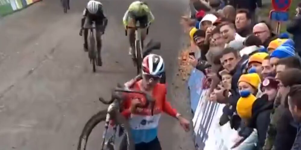 Zoals Chris Froome: opvallende finish van Marie Schreiber in Hamme