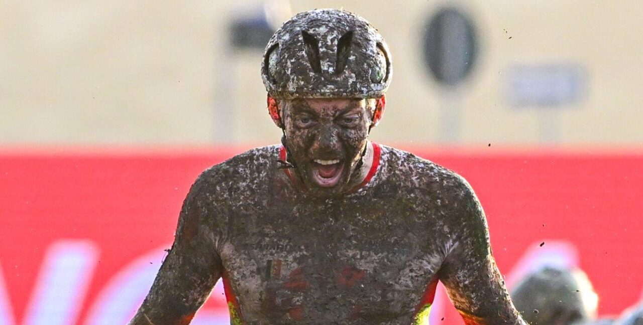 Michael Vanthourenhout zegeviert in spannende Wereldbeker-cross op Sardinië